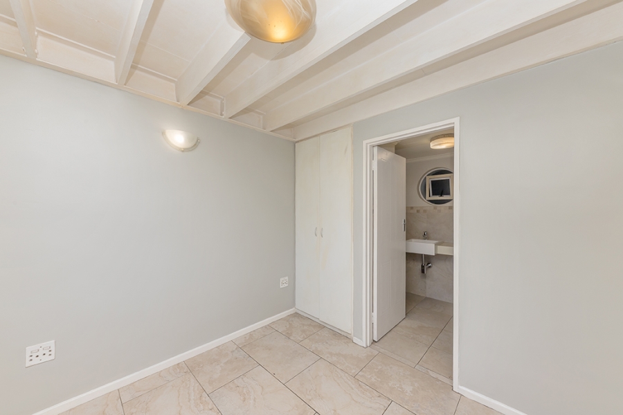 To Let 2 Bedroom Property for Rent in Green Point Western Cape
